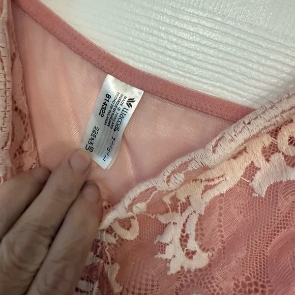 Wacoal Luxury Sleepwear Blush and Ivory Lace Chemise - Picture 4 of 6